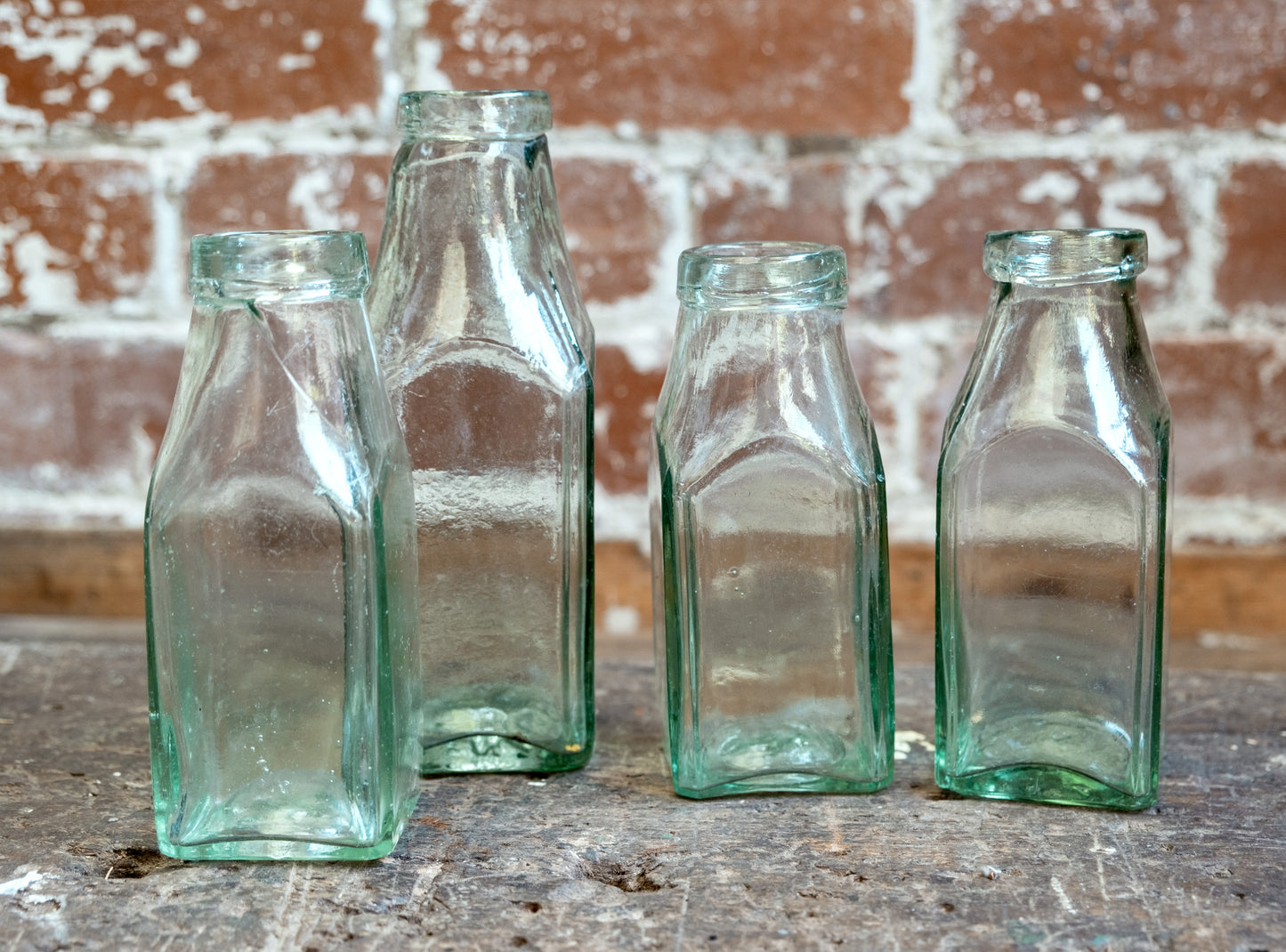 Quadratische Milchflaschen aus Glas